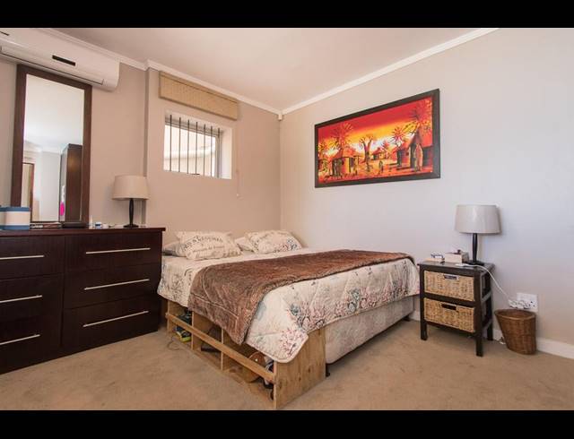 1 BEDROOM APARTMENT TO LET IN CAMPS BAY